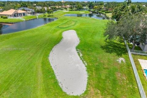 House in Davie, Florida 4 bedrooms, 276.2 sq.m. № 1882363 - photo 18
