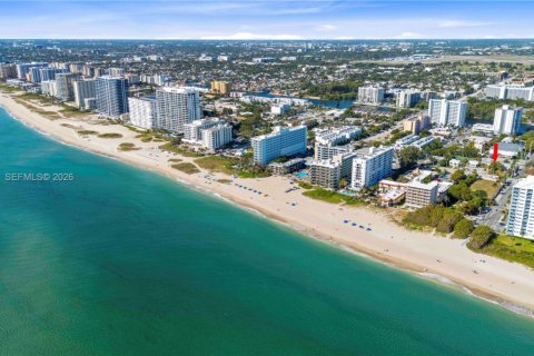 Condominio en Pompano Beach, Florida, 1 dormitorio  № 2048197