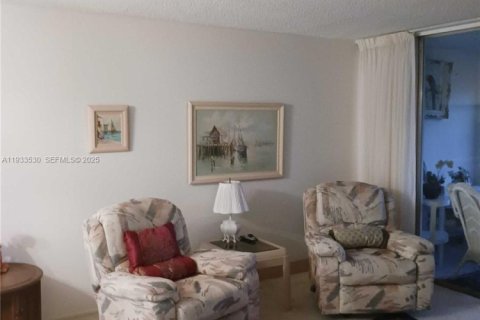 Condo in Lauderdale Lakes, Florida, 2 bedrooms  № 1992031 - photo 12