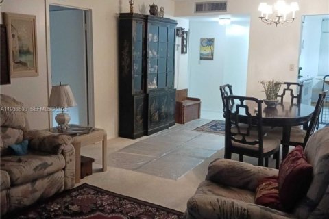 Condo in Lauderdale Lakes, Florida, 2 bedrooms  № 1992031 - photo 13