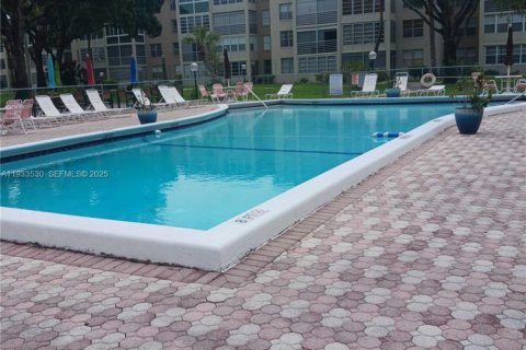 Condo in Lauderdale Lakes, Florida, 2 bedrooms  № 1992031 - photo 10