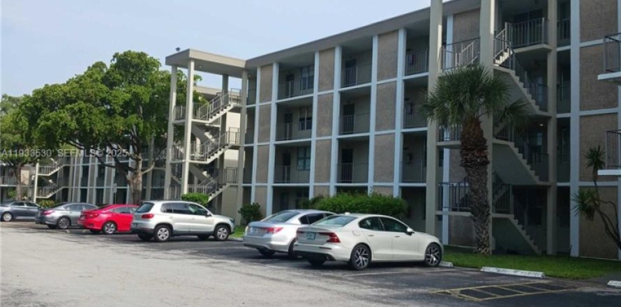 Condo in Lauderdale Lakes, Florida, 2 bedrooms  № 1992031
