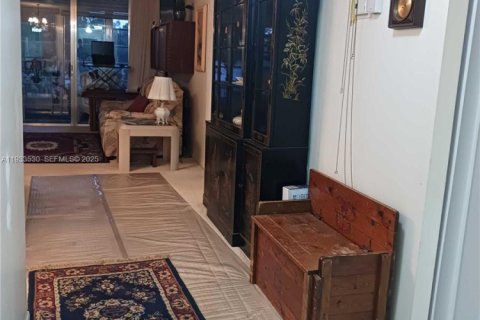 Condo in Lauderdale Lakes, Florida, 2 bedrooms  № 1992031 - photo 15