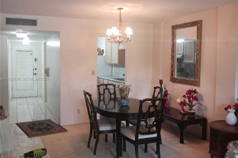 Condo in Lauderdale Lakes, Florida, 2 bedrooms  № 1992031 - photo 4