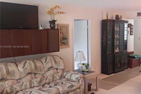 Condo in Lauderdale Lakes, Florida, 2 bedrooms  № 1992031 - photo 6