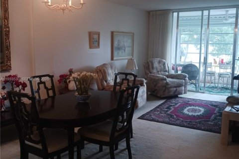 Condo in Lauderdale Lakes, Florida, 2 bedrooms  № 1992031 - photo 3