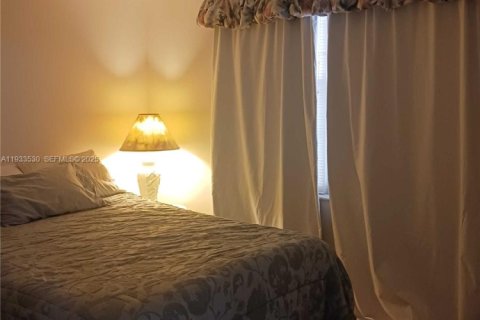 Condo in Lauderdale Lakes, Florida, 2 bedrooms  № 1992031 - photo 8