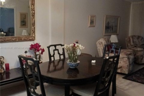 Condo in Lauderdale Lakes, Florida, 2 bedrooms  № 1992031 - photo 11