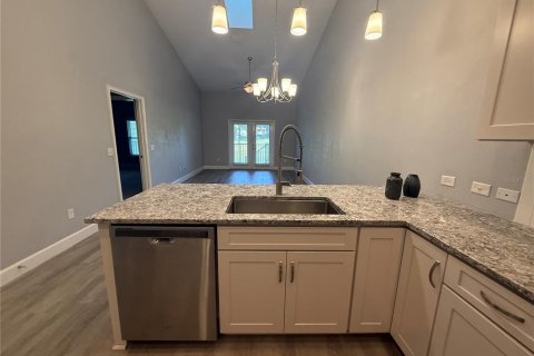 House in Newberry, Florida 2 bedrooms, 140.75 sq.m. № 1806563 - photo 2