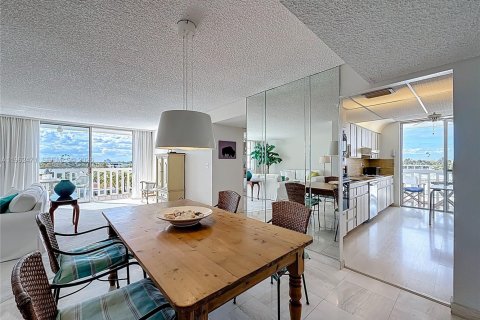 Condo in Miami Beach, Florida, 2 bedrooms  № 2026669 - photo 7