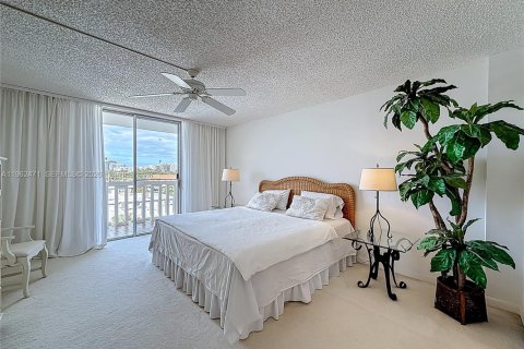 Condo in Miami Beach, Florida, 2 bedrooms  № 2026669 - photo 19