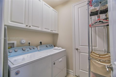 Townhouse in Plantation, Florida 3 bedrooms, 175.77 sq.m. № 2168754 - photo 10