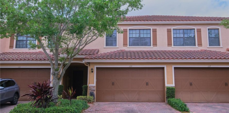 Townhouse in Plantation, Florida 3 bedrooms, 175.77 sq.m. № 2168754