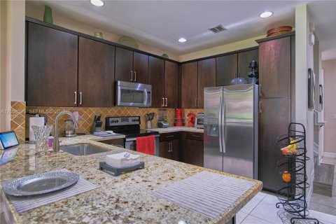 Townhouse in Plantation, Florida 3 bedrooms, 175.77 sq.m. № 2168754 - photo 6