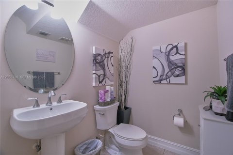 Townhouse in Plantation, Florida 3 bedrooms, 175.77 sq.m. № 2168754 - photo 4