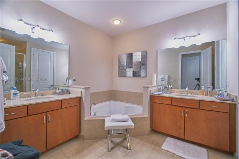 Townhouse in Plantation, Florida 3 bedrooms, 175.77 sq.m. № 2168754 - photo 19