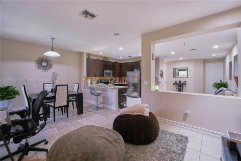 Townhouse in Plantation, Florida 3 bedrooms, 175.77 sq.m. № 2168754 - photo 9