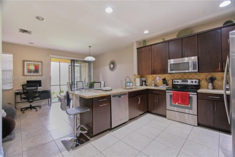 Townhouse in Plantation, Florida 3 bedrooms, 175.77 sq.m. № 2168754 - photo 5