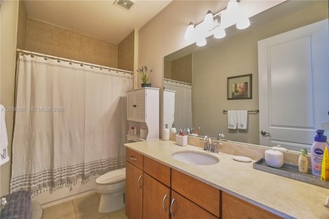 Townhouse in Plantation, Florida 3 bedrooms, 175.77 sq.m. № 2168754 - photo 15