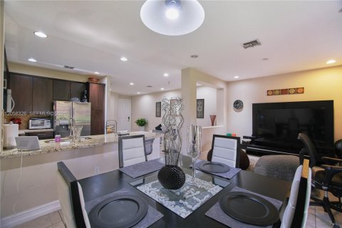 Townhouse in Plantation, Florida 3 bedrooms, 175.77 sq.m. № 2168754 - photo 7