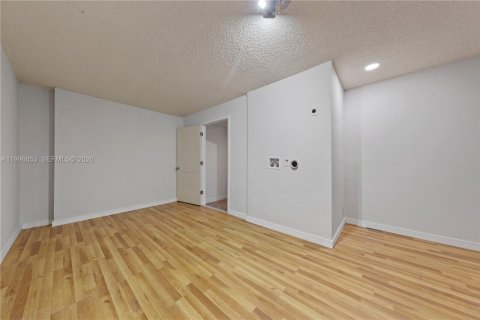 Casa en venta en Homestead, Florida, 3 dormitorios, 174.47 m2 № 2058689 - foto 25