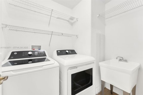 Townhouse in Palmetto Bay, Florida 3 bedrooms, 217.76 sq.m. № 1982084 - photo 28