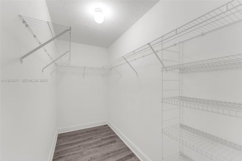 Townhouse in Palmetto Bay, Florida 3 bedrooms, 217.76 sq.m. № 1982084 - photo 24