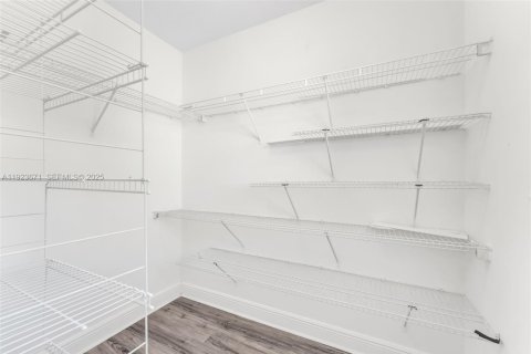 Townhouse in Palmetto Bay, Florida 3 bedrooms, 217.76 sq.m. № 1982084 - photo 25