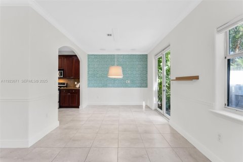 Townhouse in Palmetto Bay, Florida 3 bedrooms, 217.76 sq.m. № 1982084 - photo 8