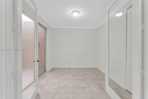 Townhouse in Palmetto Bay, Florida 3 bedrooms, 217.76 sq.m. № 1982084 - photo 26