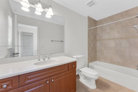 Townhouse in Palmetto Bay, Florida 3 bedrooms, 217.76 sq.m. № 1982084 - photo 19