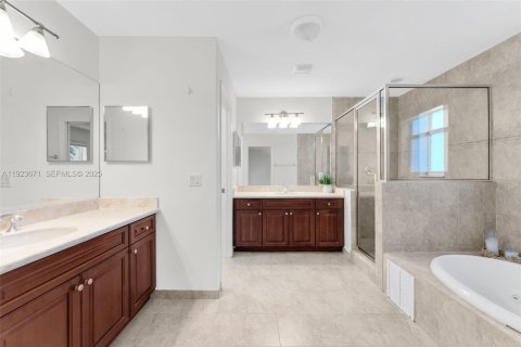 Townhouse in Palmetto Bay, Florida 3 bedrooms, 217.76 sq.m. № 1982084 - photo 21