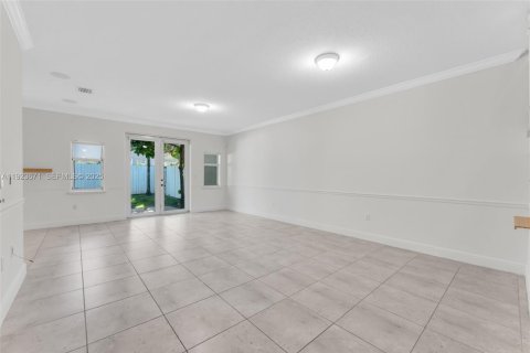Townhouse in Palmetto Bay, Florida 3 bedrooms, 217.76 sq.m. № 1982084 - photo 9