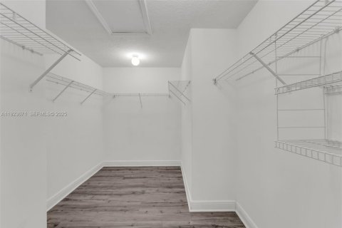 Townhouse in Palmetto Bay, Florida 3 bedrooms, 217.76 sq.m. № 1982084 - photo 23