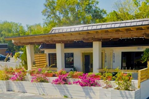 Commercial property in New Smyrna Beach, Florida 180.6 sq.m. № 2205204