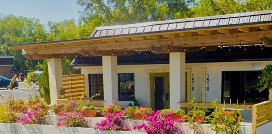 Commercial property in New Smyrna Beach, Florida 180.6 sq.m. № 2205204