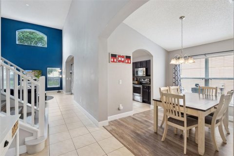 House in Kissimmee, Florida 5 bedrooms, 215.25 sq.m. № 2114772 - photo 7