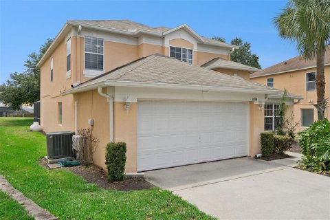 House in Kissimmee, Florida 5 bedrooms, 215.25 sq.m. № 2114772 - photo 2