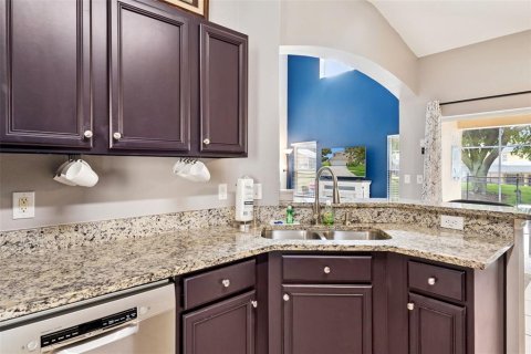 House in Kissimmee, Florida 5 bedrooms, 215.25 sq.m. № 2114772 - photo 11