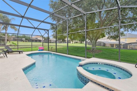 House in Kissimmee, Florida 5 bedrooms, 215.25 sq.m. № 2114772 - photo 30