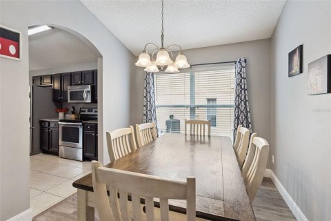 House in Kissimmee, Florida 5 bedrooms, 215.25 sq.m. № 2114772 - photo 8