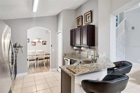 House in Kissimmee, Florida 5 bedrooms, 215.25 sq.m. № 2114772 - photo 9