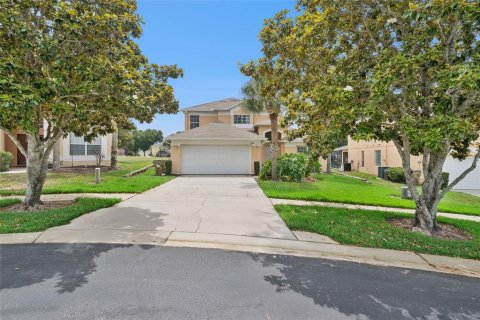 House in Kissimmee, Florida 5 bedrooms, 215.25 sq.m. № 2114772 - photo 3