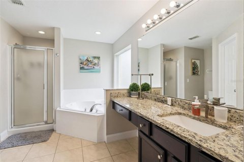 House in Kissimmee, Florida 5 bedrooms, 215.25 sq.m. № 2114772 - photo 21