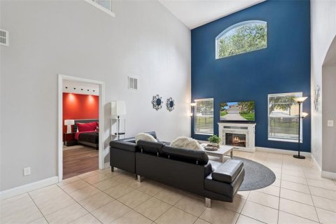 House in Kissimmee, Florida 5 bedrooms, 215.25 sq.m. № 2114772 - photo 6