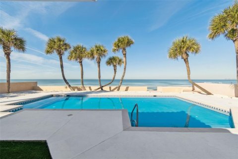 House in Belleair Beach, Florida 6 bedrooms, 646.41 sq.m. № 2322390