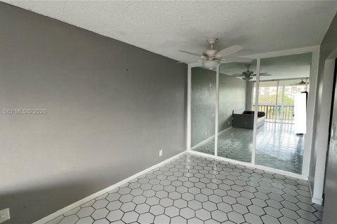 Condominio en venta en Lauderhill, Florida, 2 dormitorios, 106.65 m2 № 2024870 - foto 12