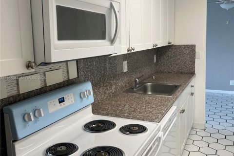 Condominio en venta en Lauderhill, Florida, 2 dormitorios, 106.65 m2 № 2024870 - foto 8