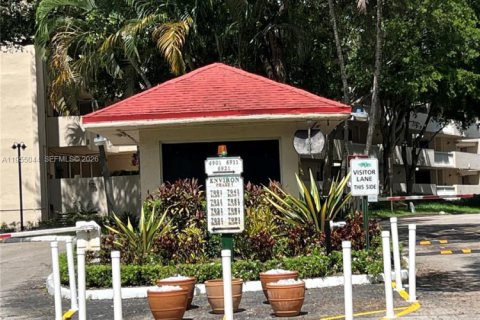 Condominio en venta en Lauderhill, Florida, 2 dormitorios, 106.65 m2 № 2024870 - foto 3