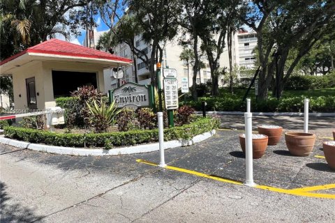 Condominio en venta en Lauderhill, Florida, 2 dormitorios, 106.65 m2 № 2024870 - foto 2